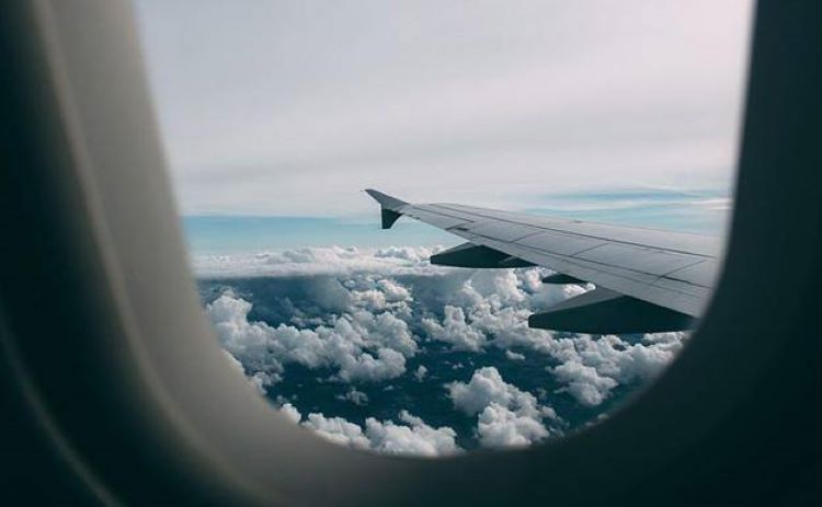 vista aèria des d'una finestra d'avió
